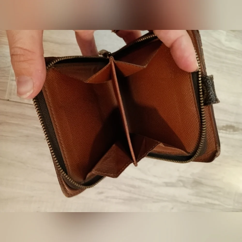 Louis Vuitton Monogram Compact Bifold Wallet Zip/Snap